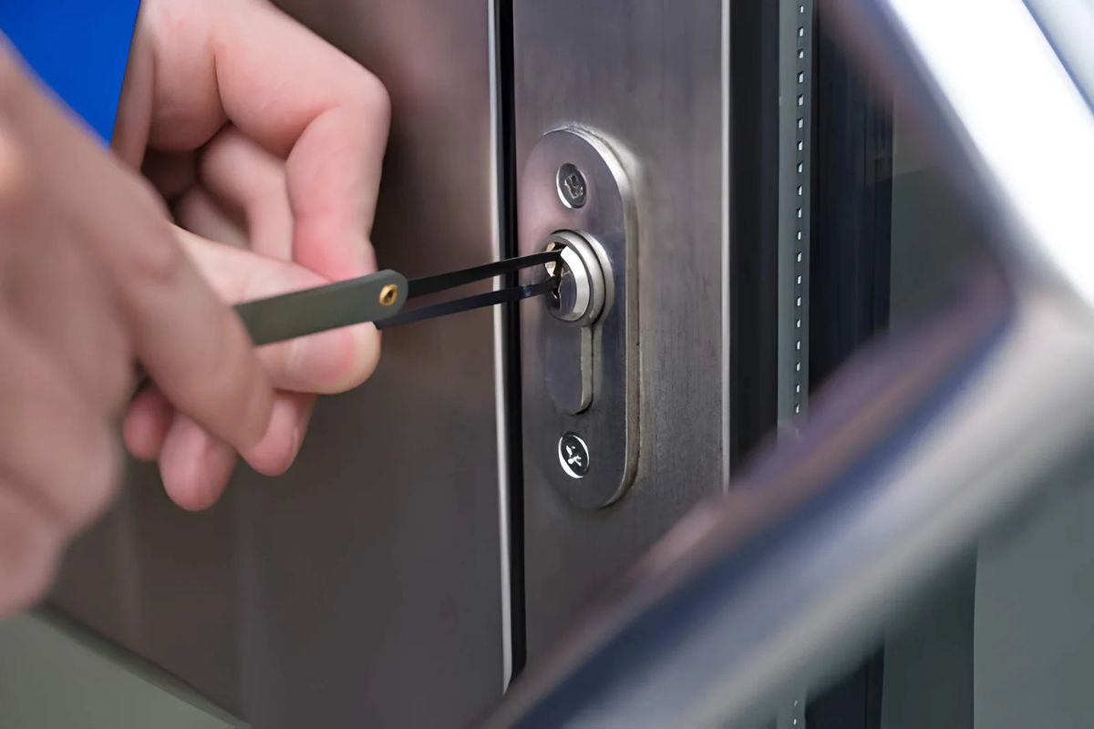 Cerrajeros 24h en Horta Guinard&oacute; abriendo una cerradura de seguridad sin da&ntilde;arla